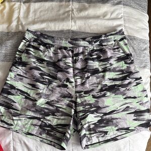 Lululemon - pace breaker 7” shorts